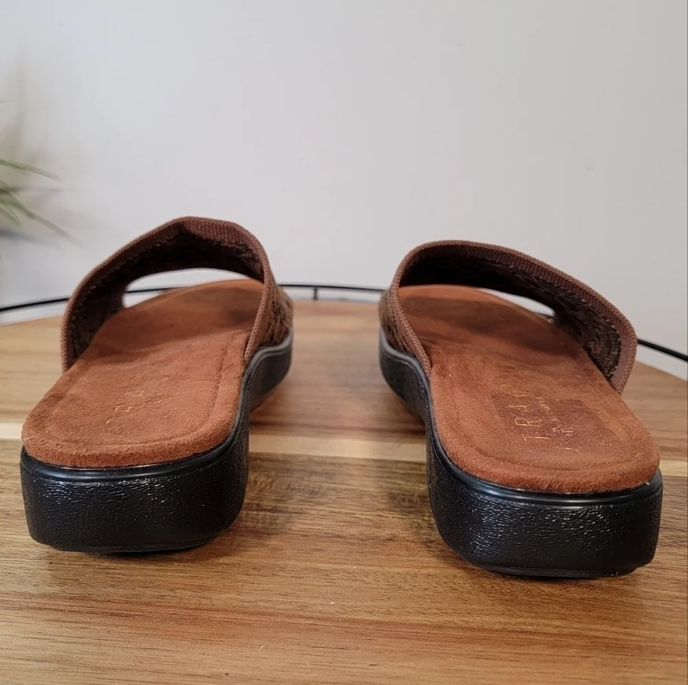 Traq by Alegria Leopard Knit Slide Sandals Comfy Size 36